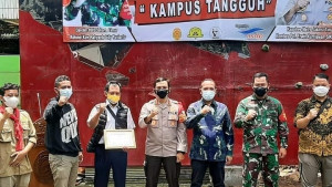 UKM MAPALAYA Universitas Jayabaya melaksanakan kegiatan Bakti Sosial yang dihadiri oleh Kapolres Metro Jakarta Timur